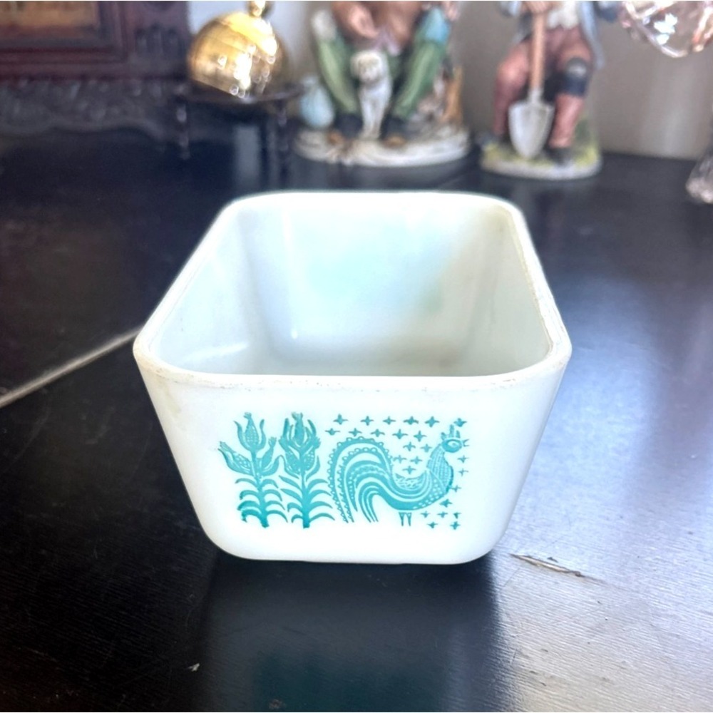Pyrex Amish Butterprint 0502 Refrigerator Dish 1.5 Pt Rooster Vintage